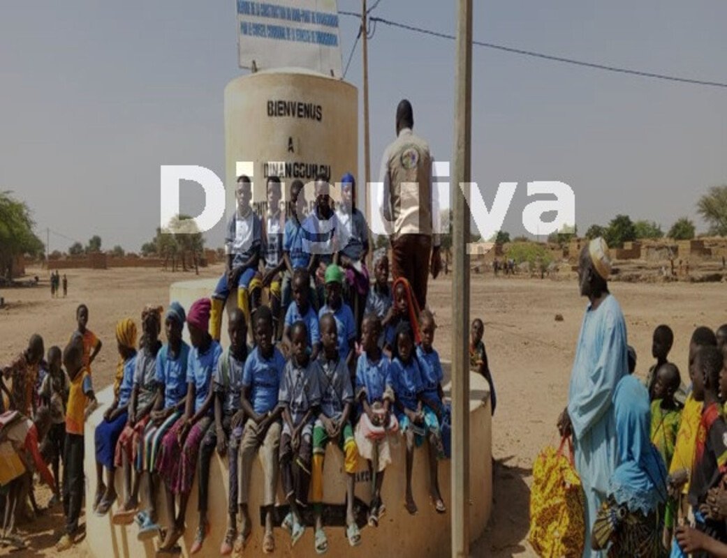 Installation de douches communautaires à Kenewé