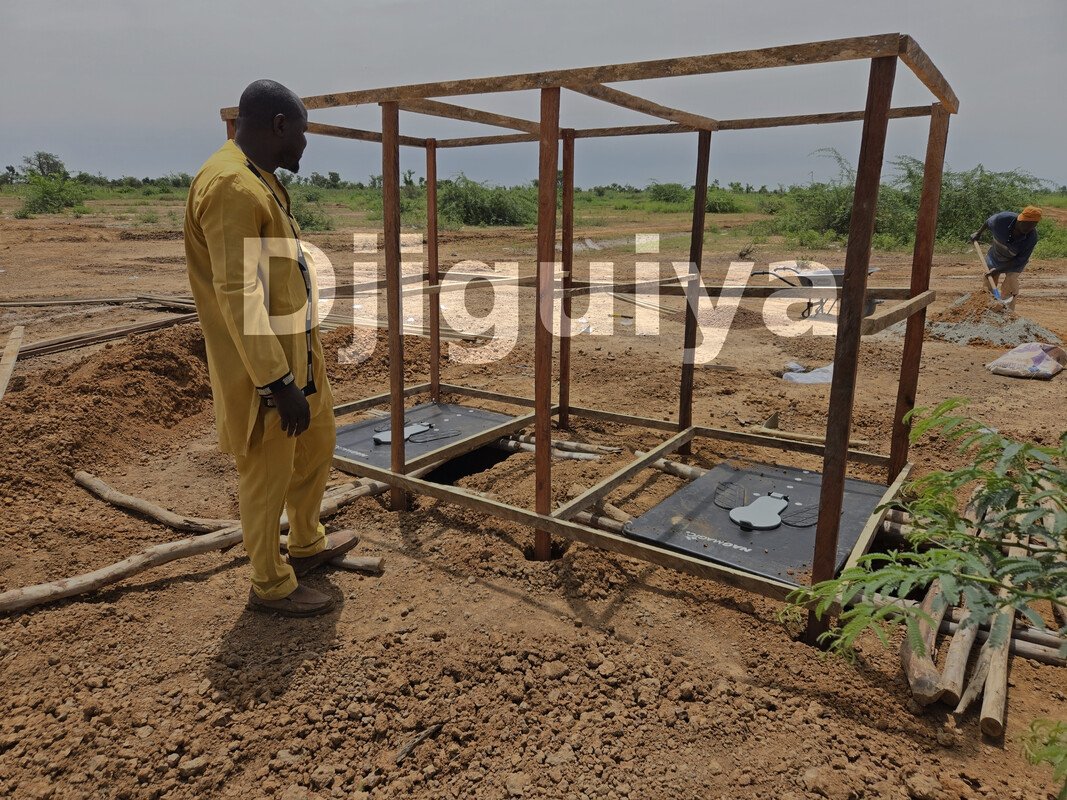 Latrines familiales et bloc sanitaire à Koro